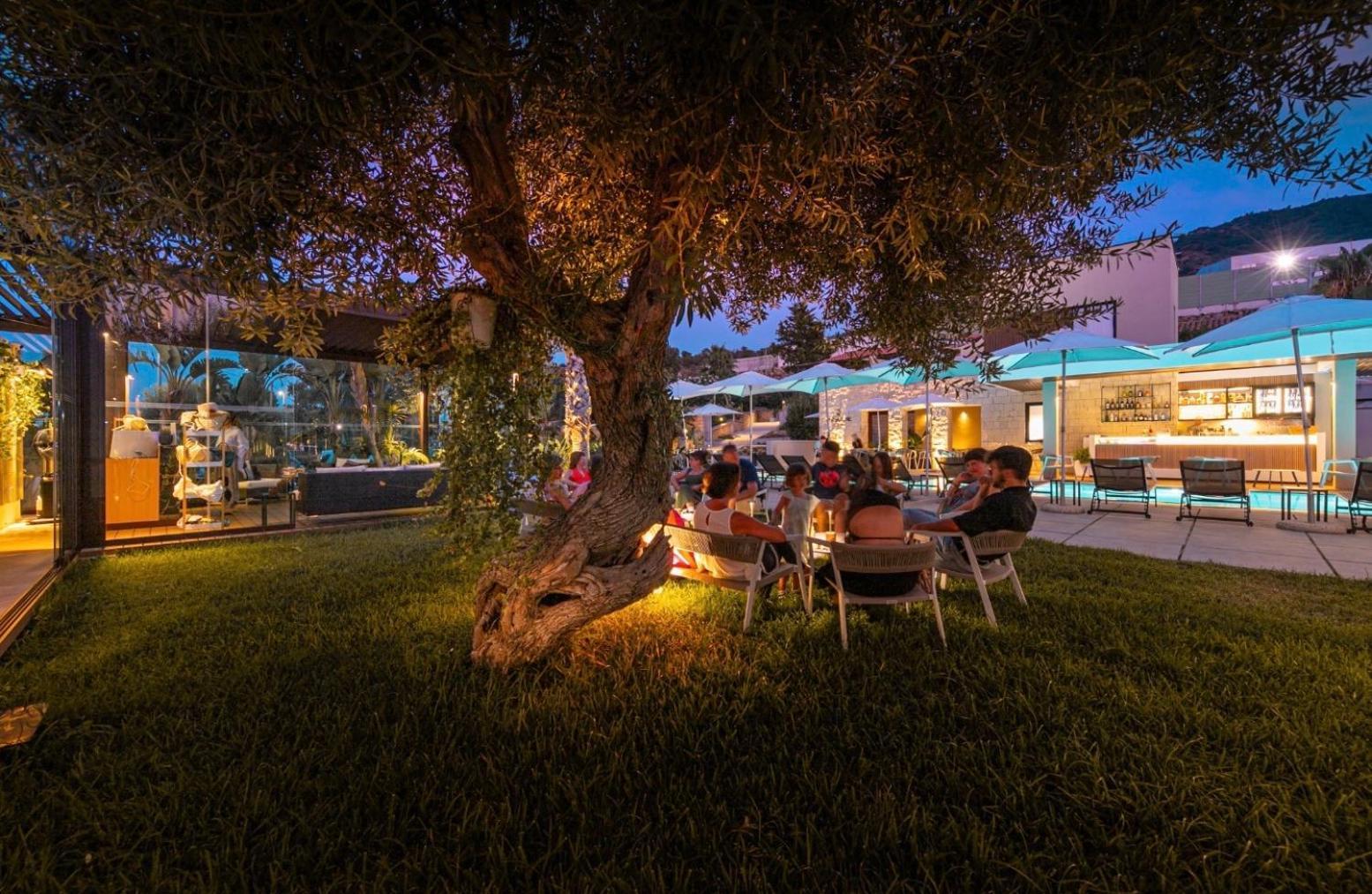 Insulae Resort Чефалу Екстериор снимка