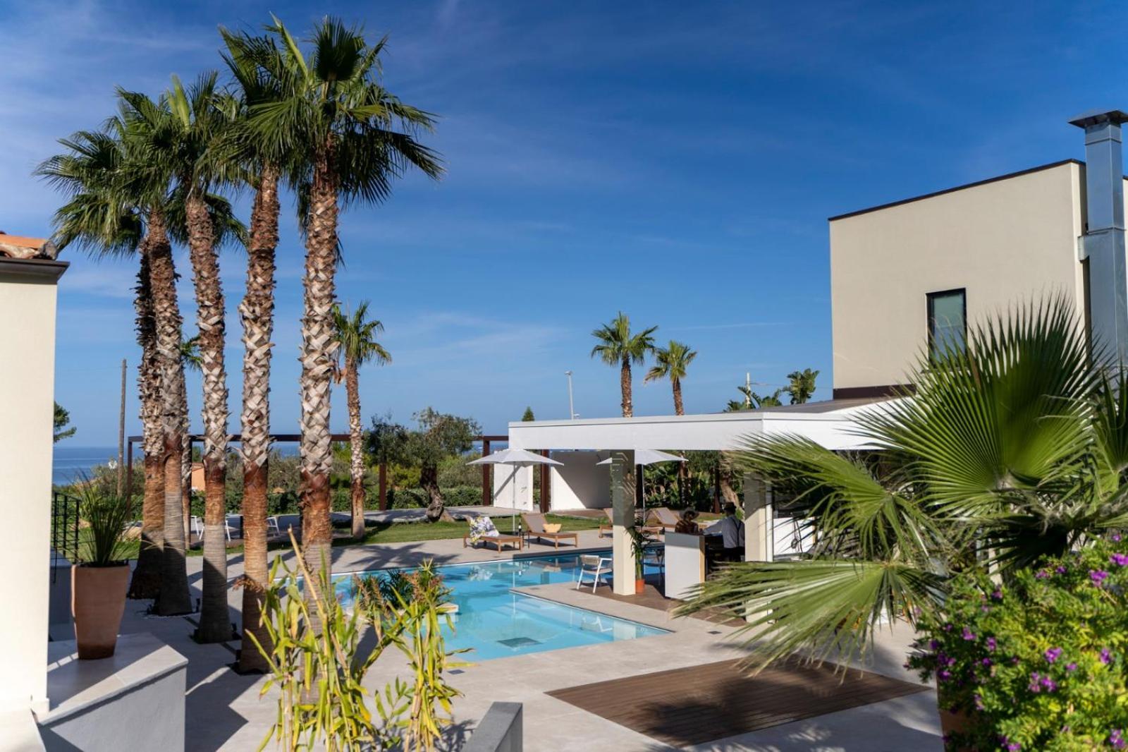 Insulae Resort Чефалу Екстериор снимка